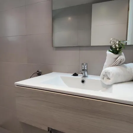 Cosette Ponent بلاتجا ذارو